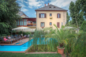 Renegade Hotel, Siofok